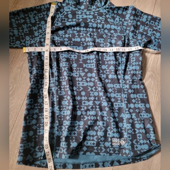 Mountain Hardwear Hooded Long Sleeve Shirt - Picture 5 of 6